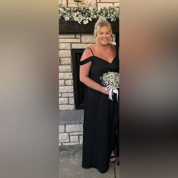 Flowy V-Neck Pleated Stretch Satin Long Dress black - Picture 2 of 2